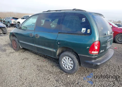 1999 Plymouth Grand Voyager z USA, uszkodzony, nr VIN 2P4GP24R7XR393438